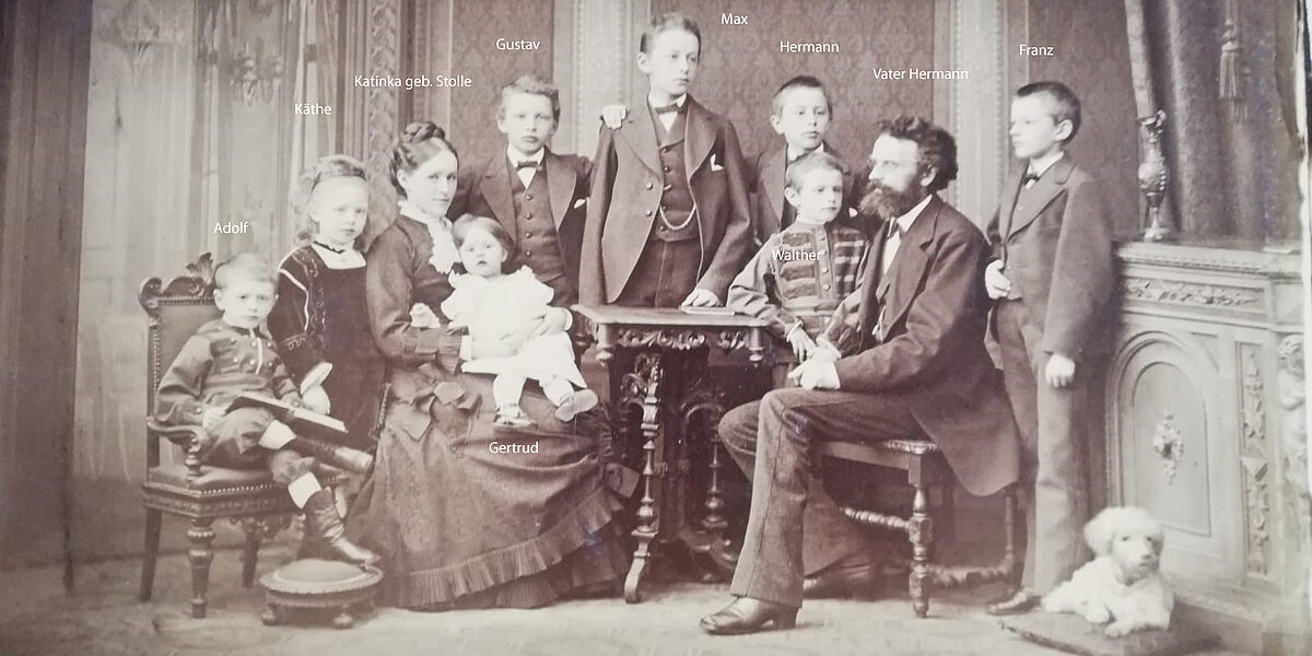 Familienbild Hermann sen. und Katinka Linde, geb. Stolle, mit den acht Kindern